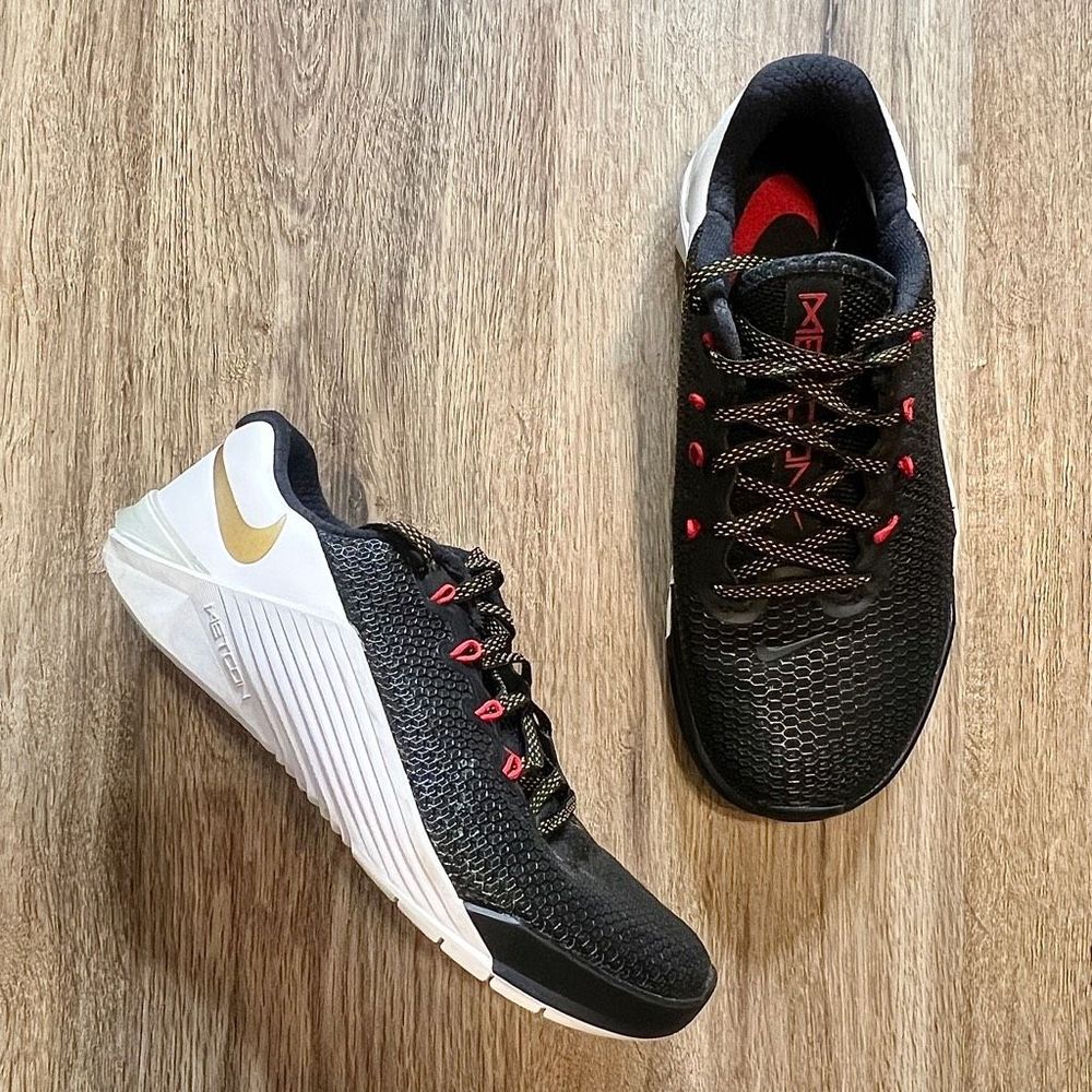 Nike Metcon 5 Womens Size 6.5 AO2982 076 Black / Metallic Gold Training Shoes